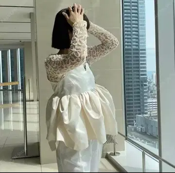 프릴 장식 화이트 슬리브리스 튜닉