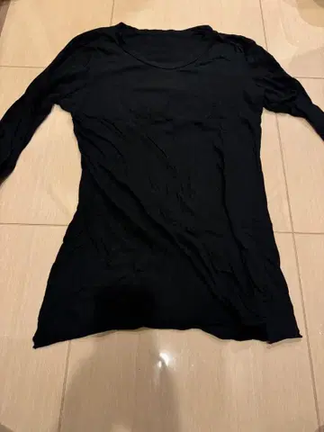 L.G.B 블랙 십자가 장식 긴팔 티셔츠