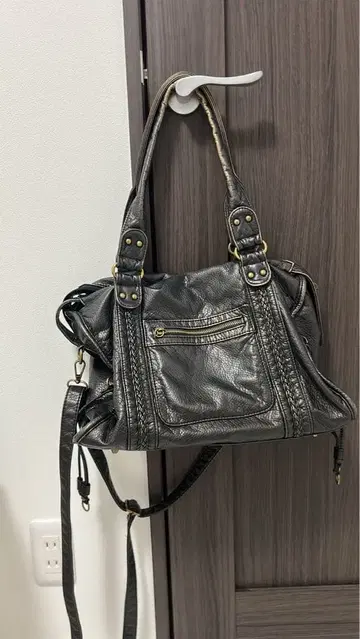 블랙 가죽 숄더백