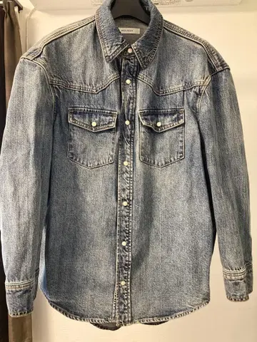 MOUSSY 빅 실루엣 데님 긴팔 셔츠 라이트 블루