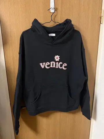 ERL 베니스 패치 후드티 블랙 M 사이즈