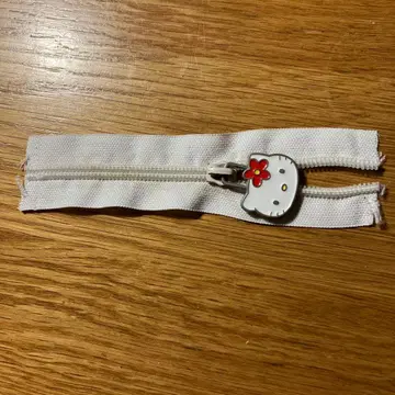 레어 중고 헬로키티 지퍼 포함 화이트