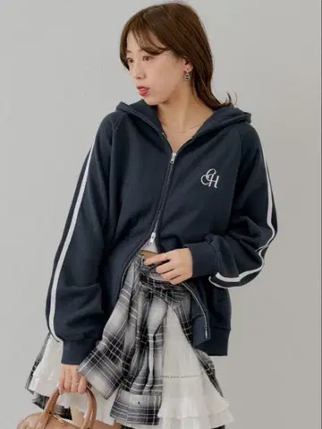 Chico 라인 로고 후드티