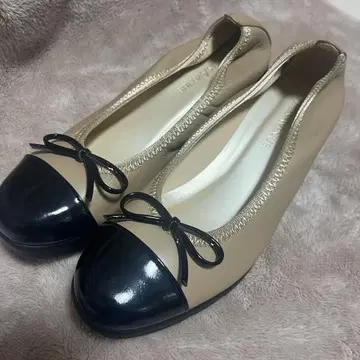 Hills Avenue 베이지 블랙 발레 슈즈