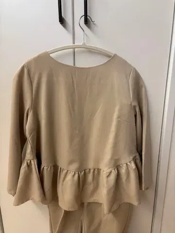 베이지 프릴 밑단 셋업