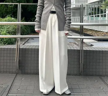 STUNNING LURE 화이트 이지 팬츠 벨트 포함