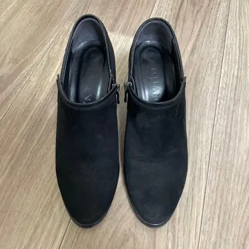 DIANA 숏부츠 사이드 지퍼 블랙 와이드 힐 23.5cm