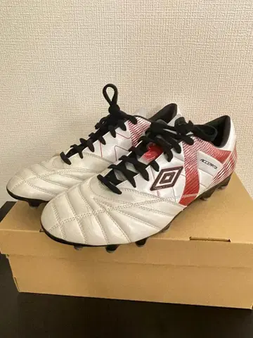 Umbro 악셀레이터 b v3 HG