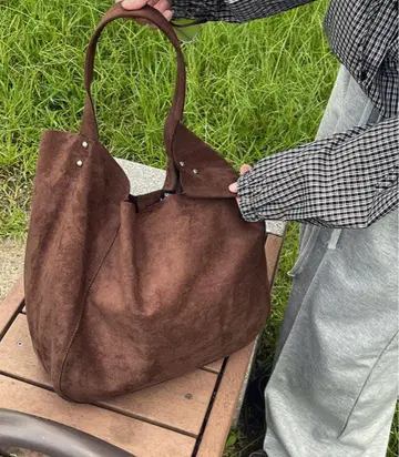 브라운 스웨이드 숄더백