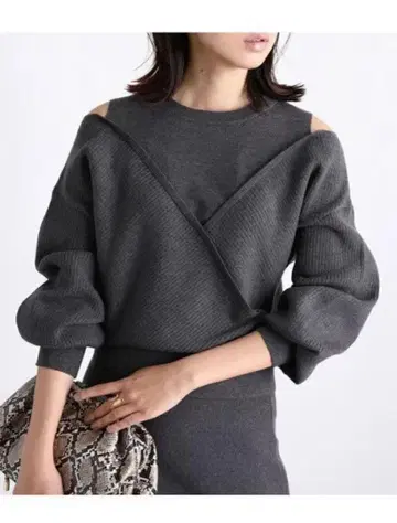 VIS 레이어드 스타일 어깨 트임 풀오버 미사용