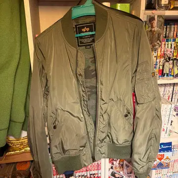 올리브 그린 MA-1 자켓 L 사이즈