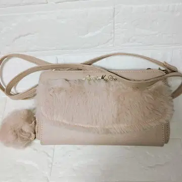 Cecil McBee 베이지 장지갑 퍼 포함 지갑 숄더