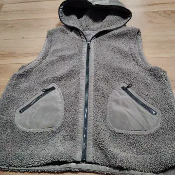 그레이 보아 후드 부착 베스트