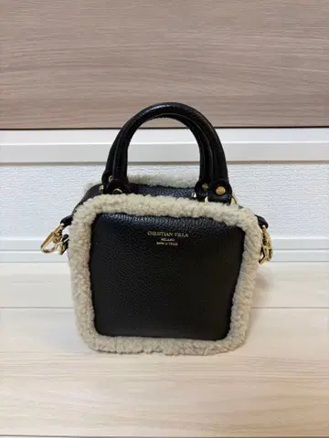 CHRISTIAN VILLA 보아 스퀘어 숄더