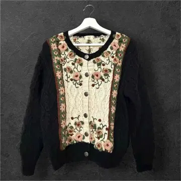 [ 레어 ] NOUGAT SUGAR 누거슈가 꽃무늬 자수 니트 가디건