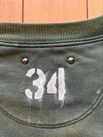 올리브 그린 데미지 가공 크루넥 트레이닝복 34