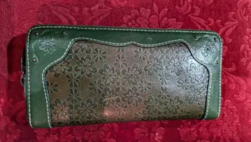Dakota 꽃무늬 엠보싱 가공 장지갑 다크 그린