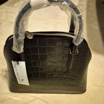 cat in the closet 크로커다일풍 숄더백