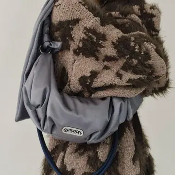 OUTDOOR 실버 숄더백