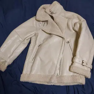 EMODA 아이보리 가죽 라이더스 보아 자켓