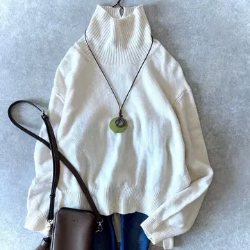 새상품급 아다와스 캐시미어 혼방 하이넥 니트 아이보리 화이트 프리 사이즈