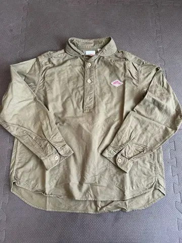 단톤 올리브색 코튼 긴팔 셔츠