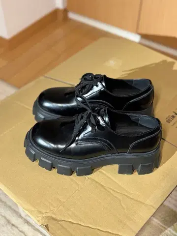 Y.S.H 통굽 블랙 로퍼