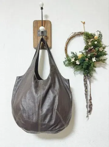 퍼머넌트 에이지 가죽 숄더백