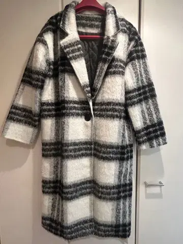 체크 무늬 롱 코트