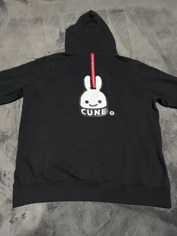 CUNE 후드티