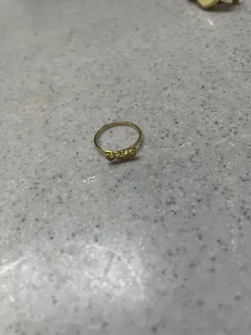 골드링 심플한 디자인