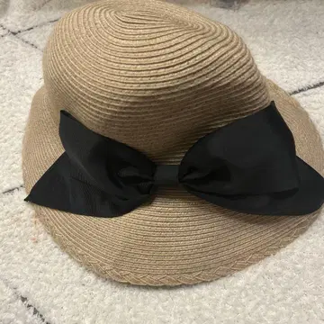 베이지 스트로우 햇 블랙 리본 포함