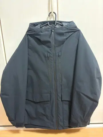 유니클로 하이브리드 다운 후드티 M 사이즈