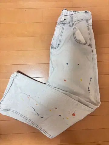 화이트 페인트 스플래쉬 데님