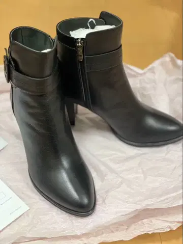 DIANA 다이애나 [ 미사용 새상품 ] 버클 숏부츠 블랙 23.5