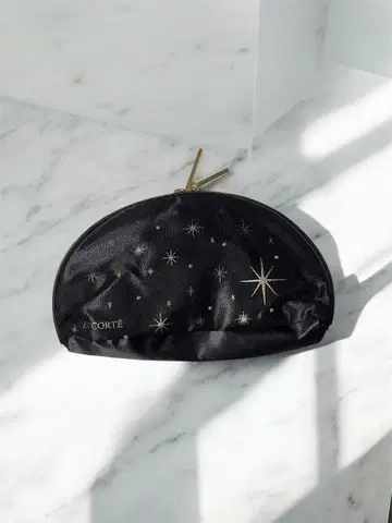 코스메데코르테 별 모양 블랙 파우치