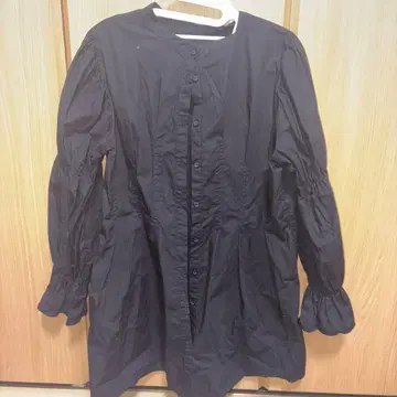 Heather 블랙 버튼업 셔츠 프릴 소매