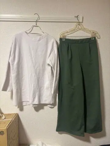 SHOO-IA RUE. 상의와 팬츠 세트 판매