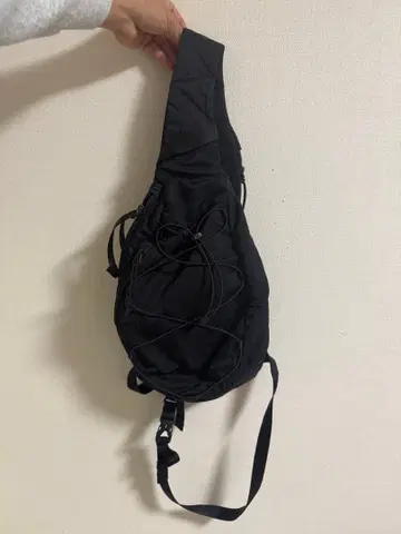 c.p company 숄더백 블루 블랙