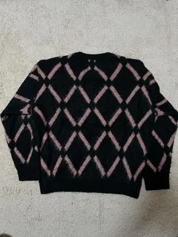 FTW 다이아몬드 패턴 V넥 스웨터 M 사이즈