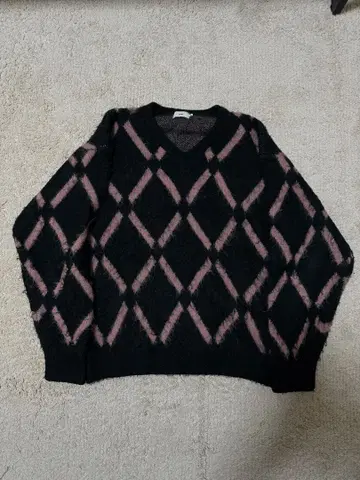 FTW 다이아몬드 패턴 V넥 스웨터 M 사이즈