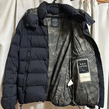 TATRAS 블랙 다운 자켓 카모플라쥬 카모 패턴