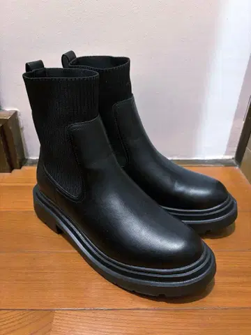 GU [미사용 새상품] 이번 시즌 사이드 고어 부츠 M 사이즈