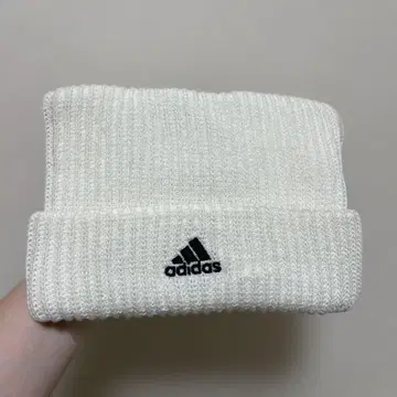 adidas 고양이 귀 니트 모자 화이트