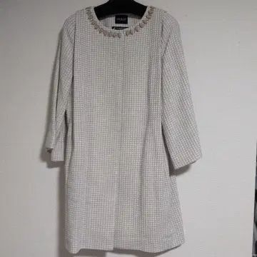 이탈리아 소재 비쥬 장식 트위드 코트