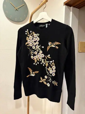 클리닝 완료 TED BAKER 블랙 자수 니트 스웨터 사이즈 0