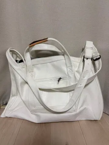 화이트 토트백 조정 가능 숄더