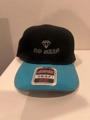 NO GAIN 스냅백 캡 블랙/파랑
