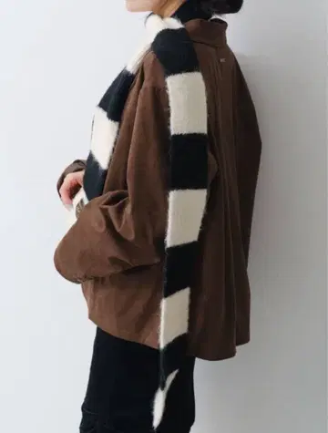 Kastan 스트라이프 패턴 머플러 블랙/화이트