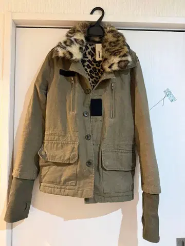 레오파드 무늬 안감 카키 밀리터리 자켓